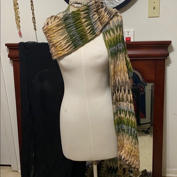 Scarf/wrap - Picture 3 of 3
